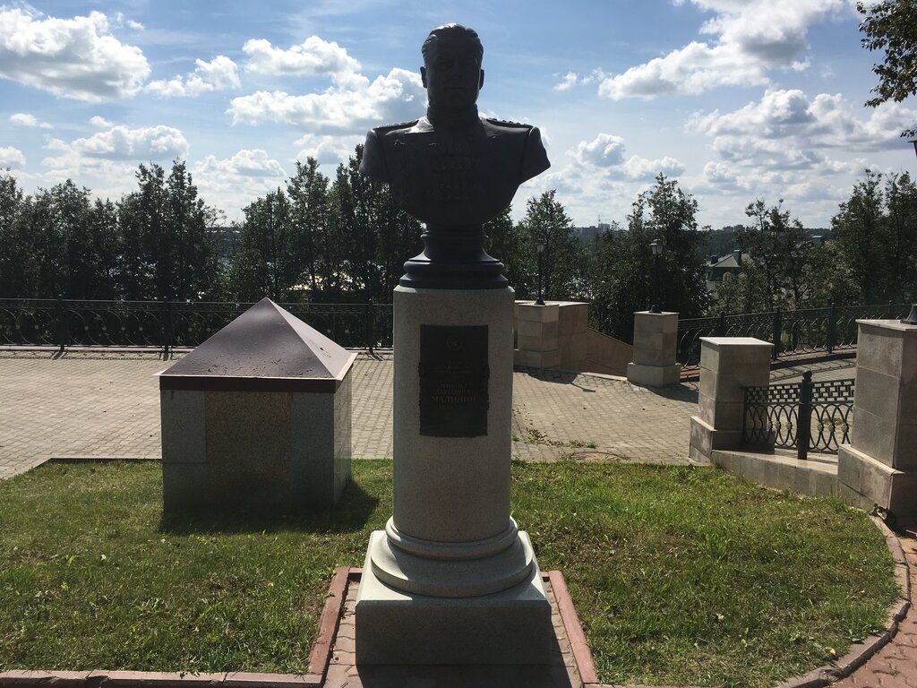 Monument, memorial Бюст Героя Советского Союза, генерала армии Михаила Сергеевича Малинина, Kostroma, photo