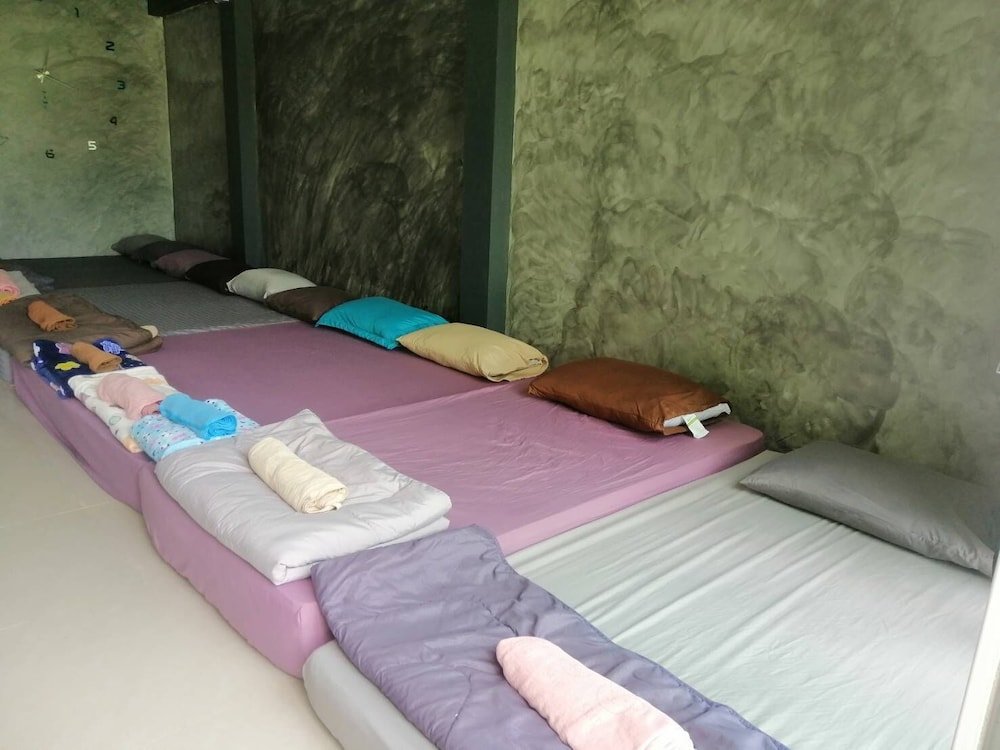 Фото Lom Choi Home Stay Ayutthaya - Hostel