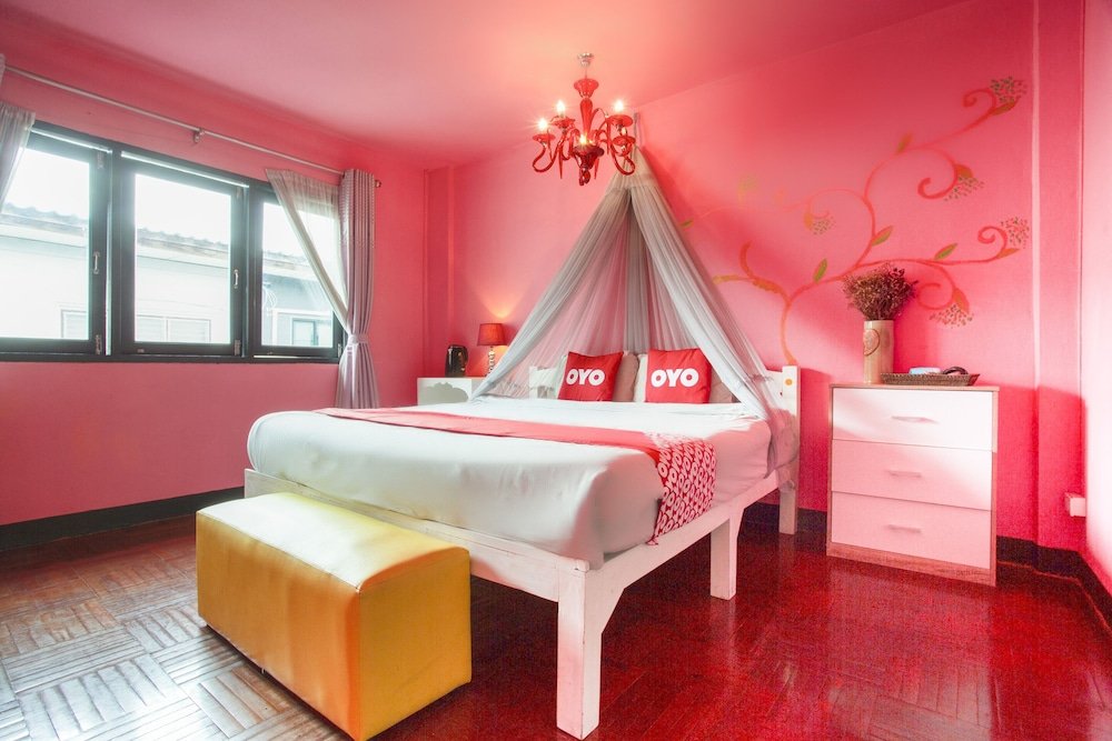 Фото Oyo 75303 V Home Guesthouse Sunday Night Market