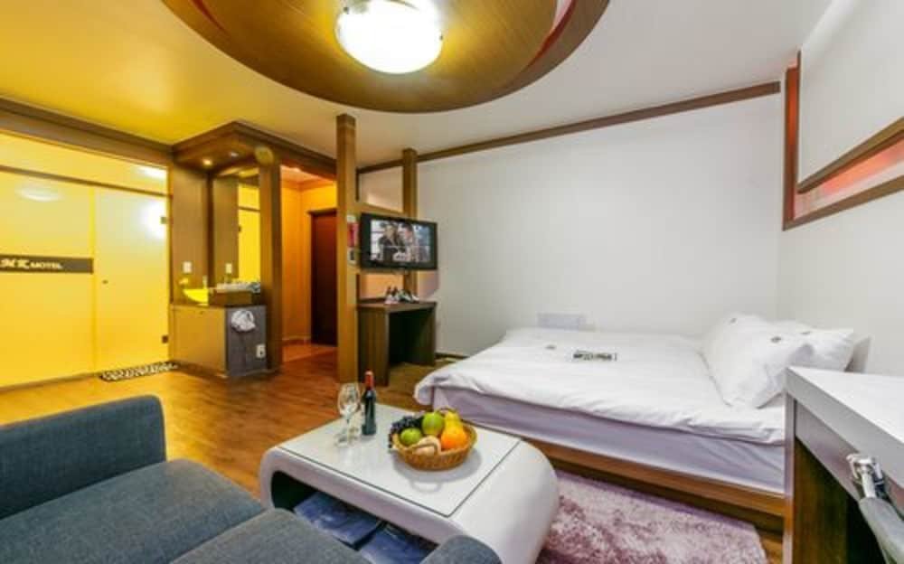 Фото Yeosu Mk Hotel