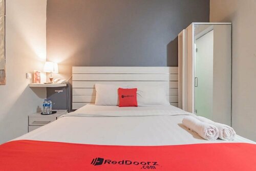 Гостиница RedDoorz Plus near Asia Afrika 3 в Бандунге