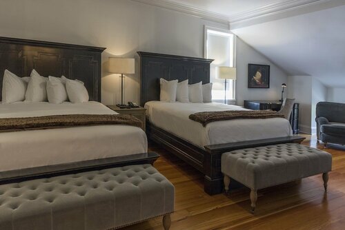 Гостиница Royal Frenchmen Hotel and Bar