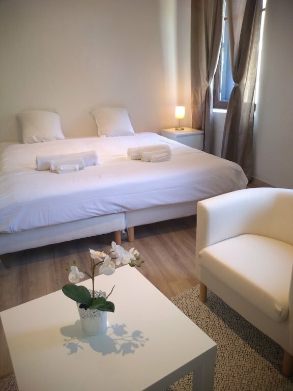 Гостиница Hôtel Renaissance Martigues в Мартиге