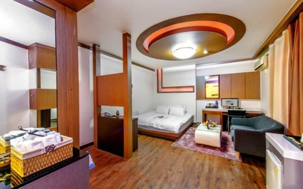 Фото Yeosu Mk Hotel