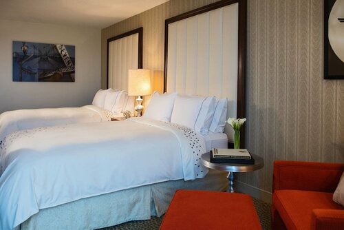 Гостиница Renaissance Newark Airport Hotel в Элизабет