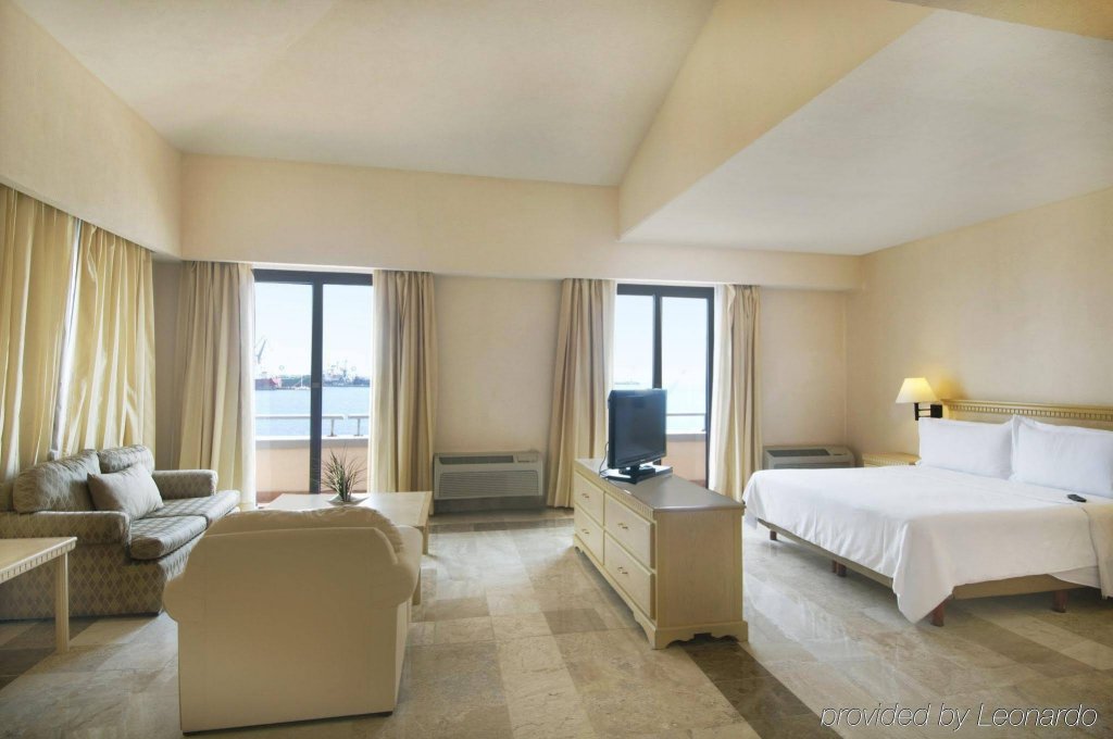 Фото Fiesta Inn Veracruz Malecon