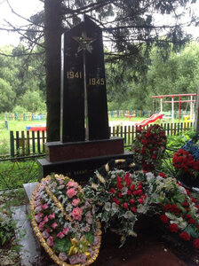 Жителям деревни Картмазово, погибшим на фронтах Великой Отечественной войны (10, д. Картмазово), памятник, мемориал в Москве
