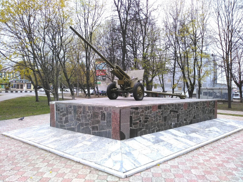 Monument to technology 76-мм дивизионная пушка ЗиС-3 образца 1942 года, Tula, photo