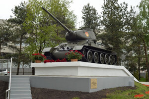 Танк Т-34-85 (проспект Кулакова, 19), monument to technology