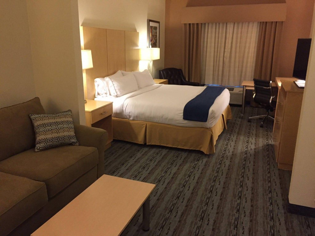 Фото Holiday Inn Express & Suites San Antonio - Brooks City Base, an Ihg Hotel