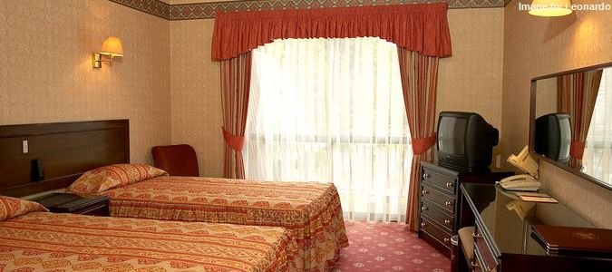 Фото Lakeside International Hotel