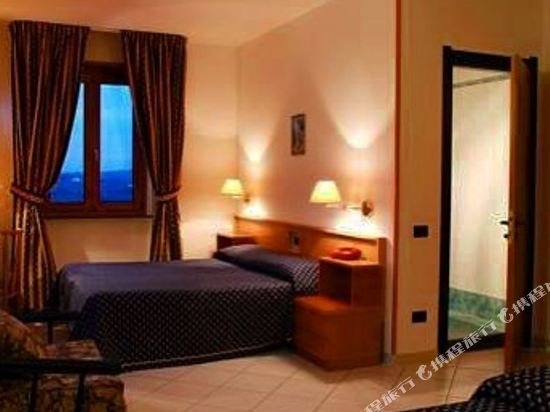 Фото Hotel Lo Smeraldo