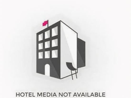 Фото Klopfenstein Inn and Suites