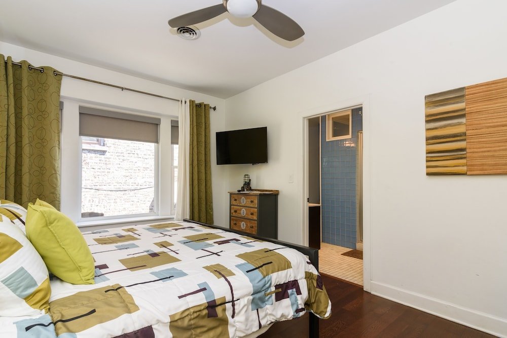 Фото House 5863 - Chicago Bed and Breakfast