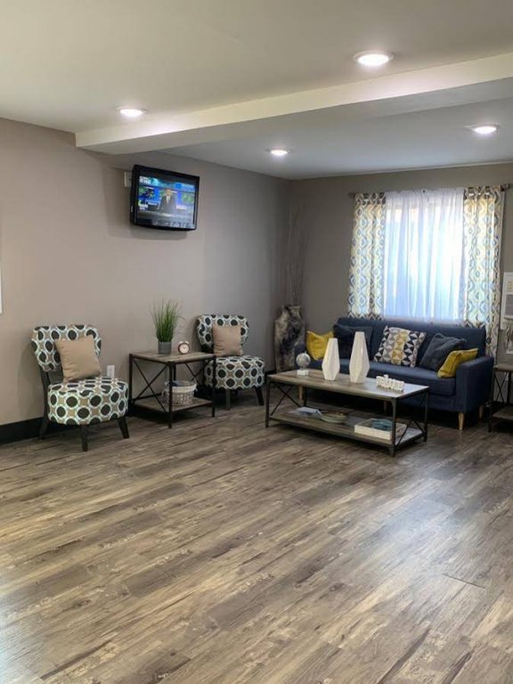 Фото Super 8 by Wyndham Charlotte University