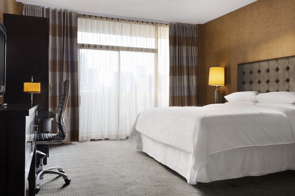 Фото Sheraton Charlotte Hotel