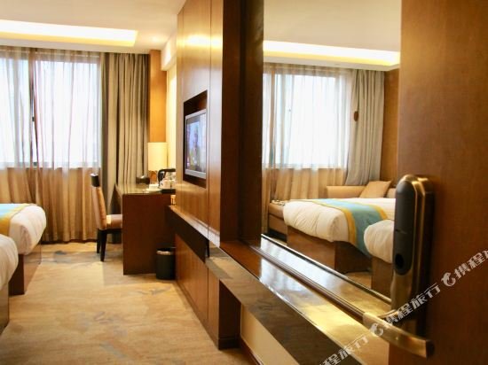 Фото Yiwu Wendemu International Hotel