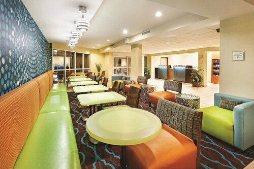 Гостиница La Quinta Inn & Suites by Wyndham Knoxville Airport