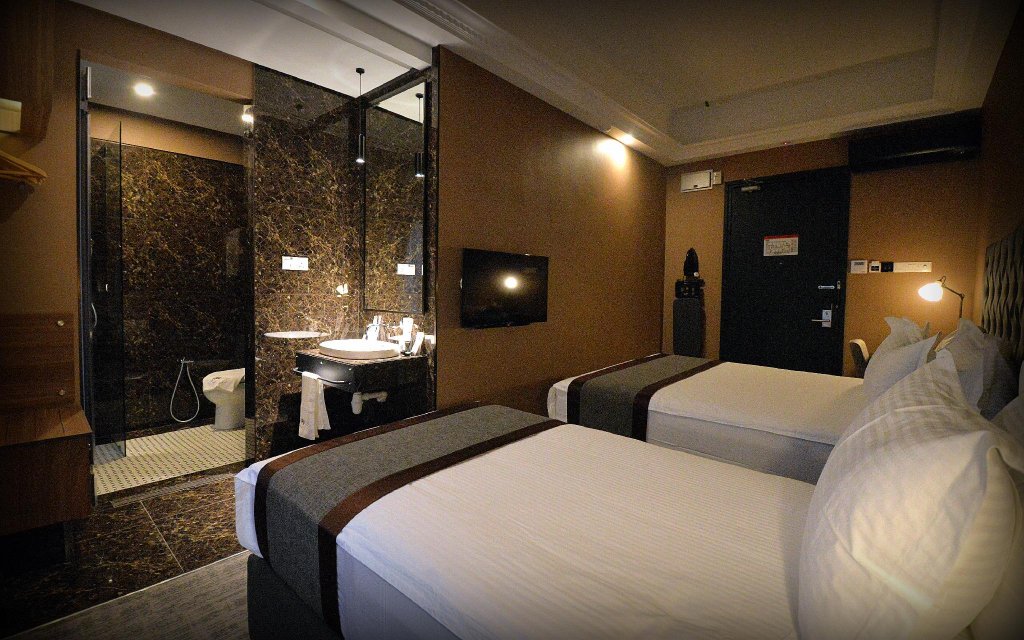 Фото 1969 Business Suites