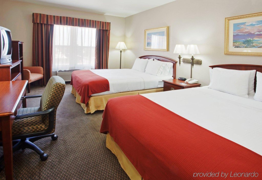 Фото Holiday Inn Express West Sacramento, an Ihg Hotel