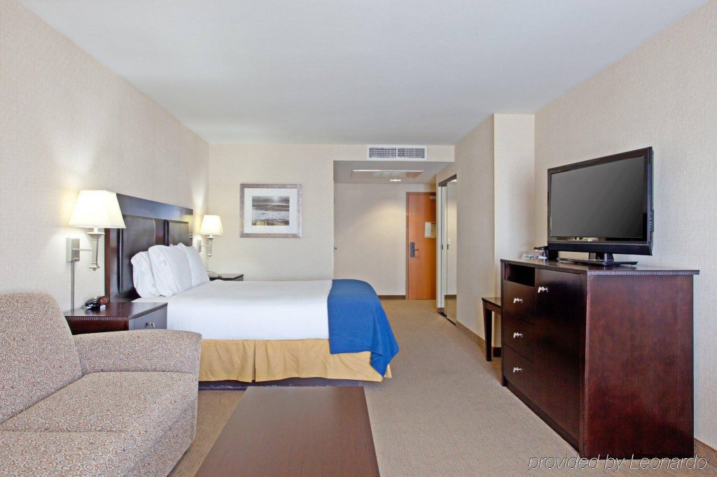 Фото Holiday Inn Express Newport Beach, an Ihg Hotel