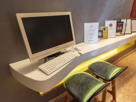 Фото Bizotel Premier Hotel & Residence