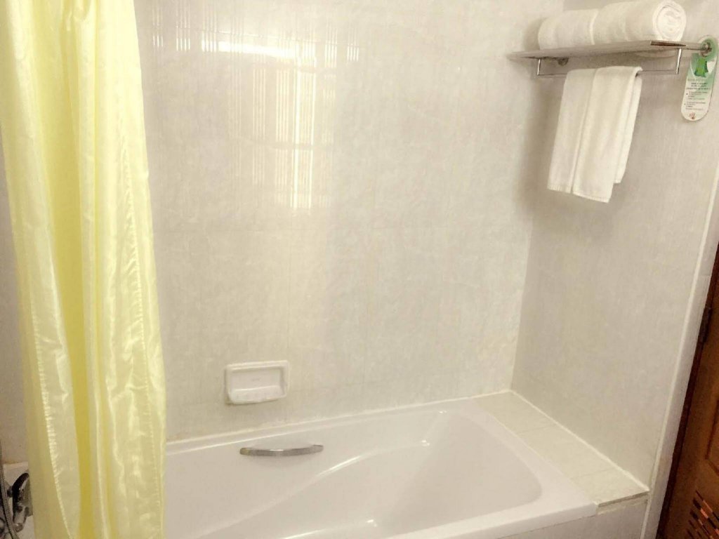 Фото The Hub Hotel