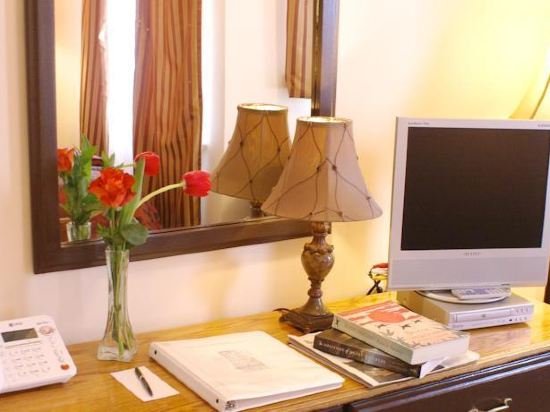 Фото The Andrews Hotel