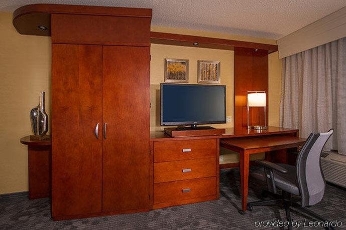 Фото Courtyard by Marriott Layton