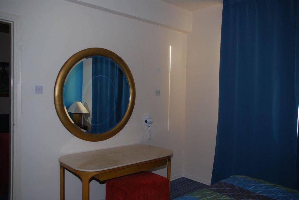 Фото The Caravel Hotel