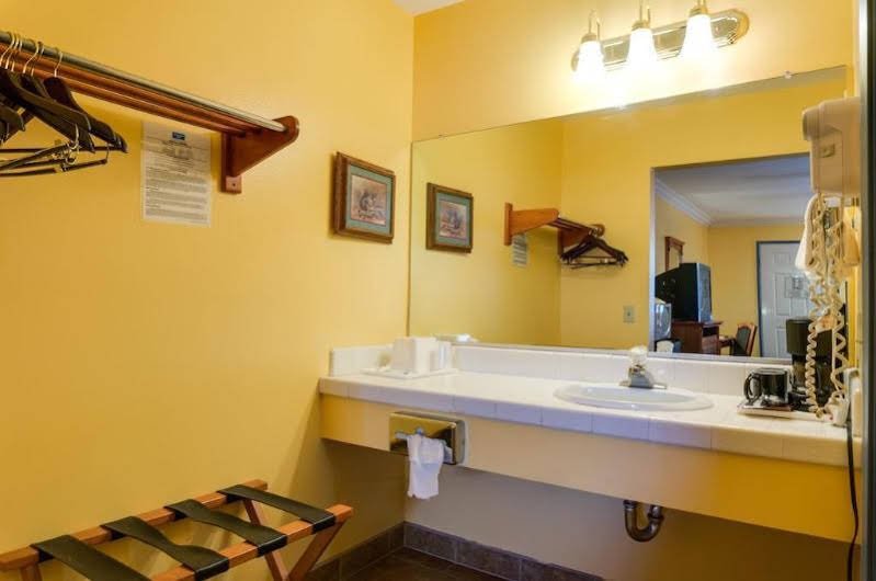 Фото Rodeway Inn Old Town Temecula