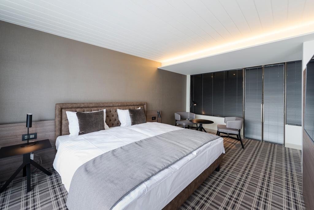 Фото Ambassador Boutique Hotel