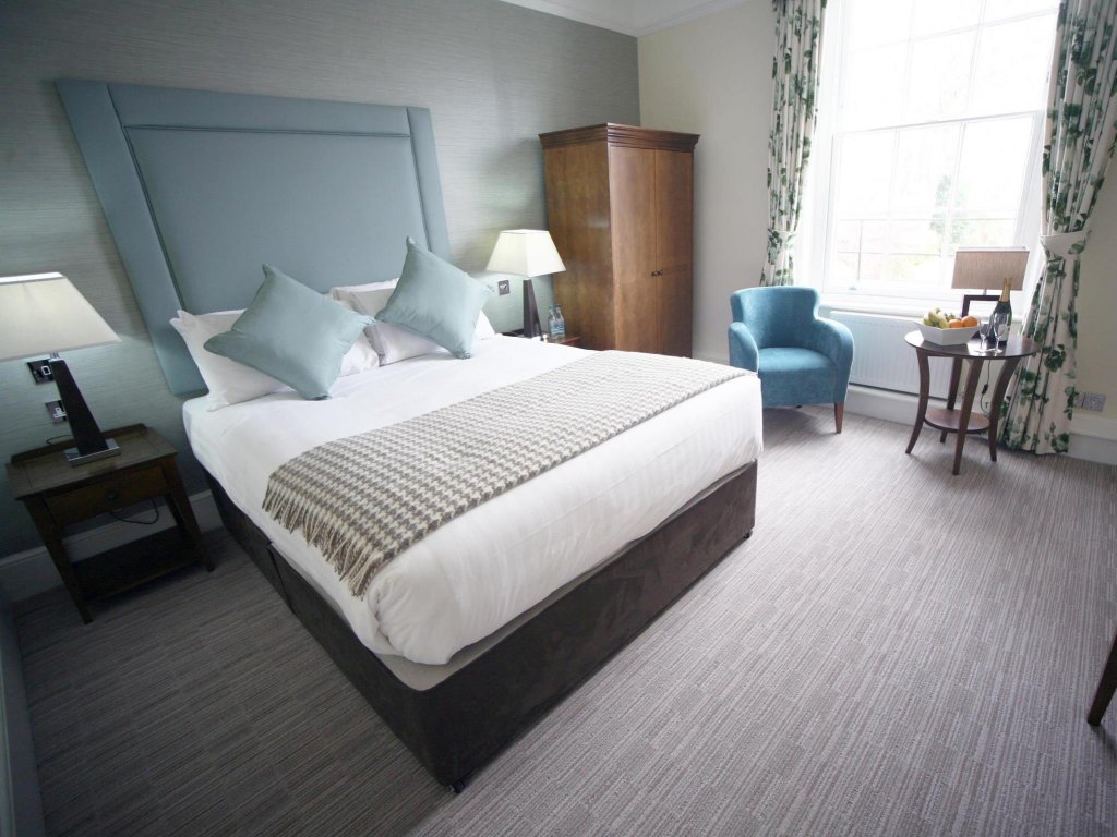 Фото Winchester Royal Hotel