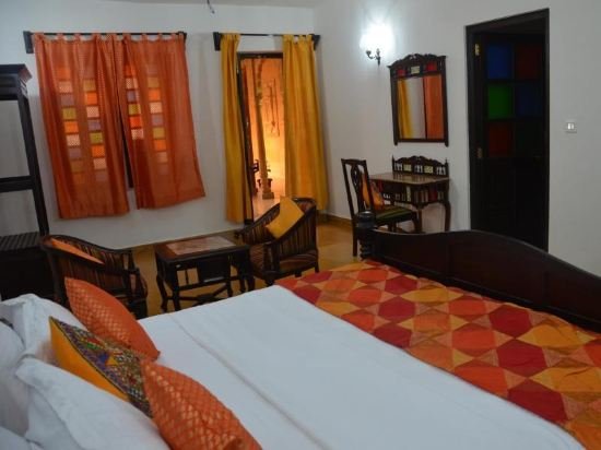 Фото The Golden House