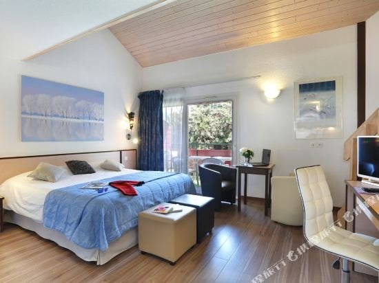 Фото Logis Hôtel l'Arc en Ciel