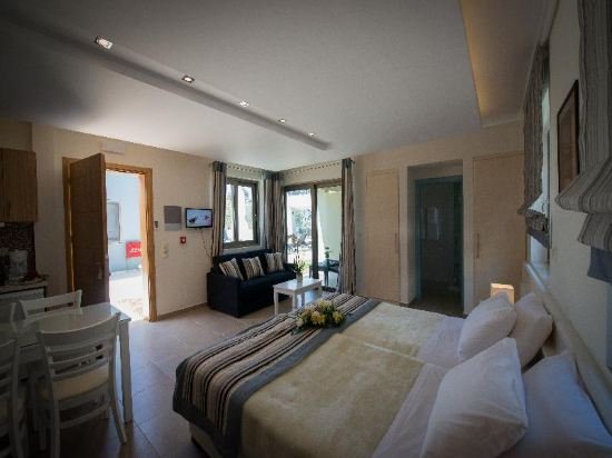 Фото Mantinia Bay Hotel