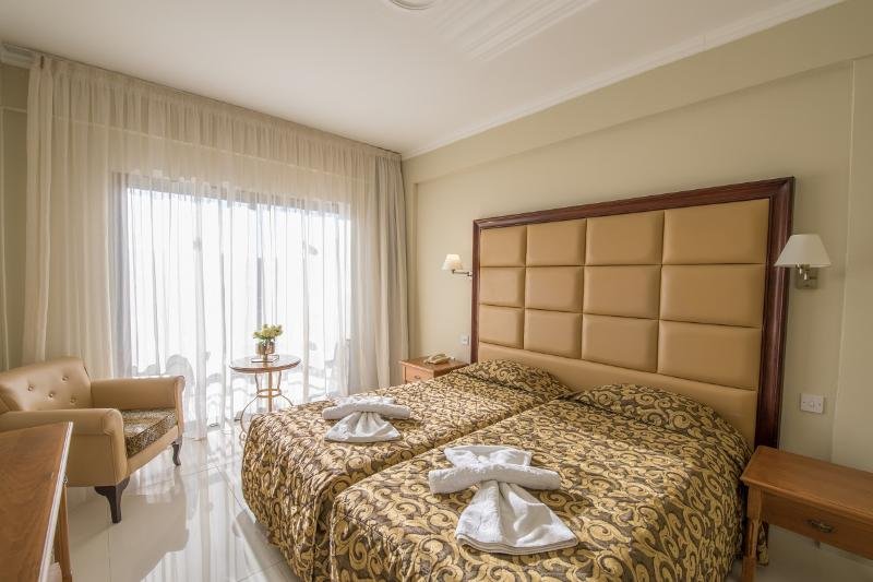 Фото Tsokkos Gardens Hotel