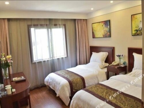 Гостиница GreenTree Inn Zhenjiang Gaotie Wanda Square Express Hotel в Чжэньцзяне