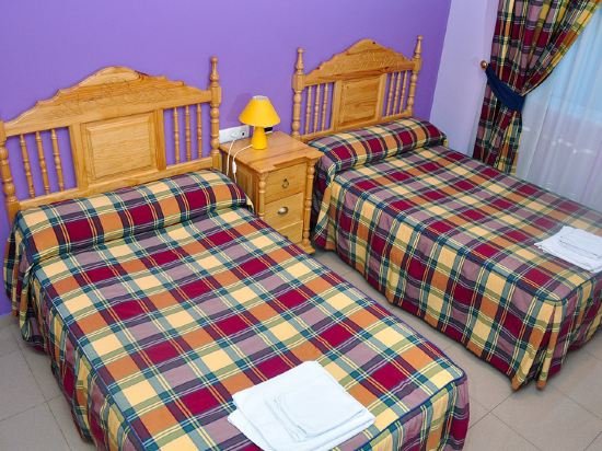 Фото Hostal Valdepeñas by Bossh Hotels