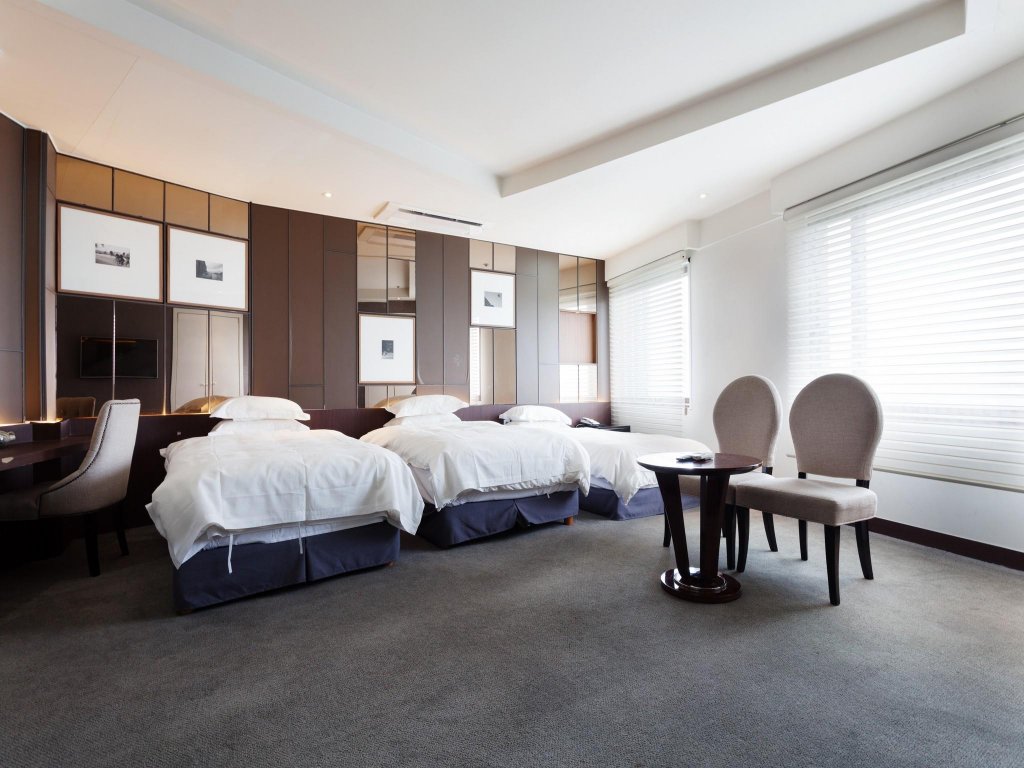 Фото The Riverside Hotel