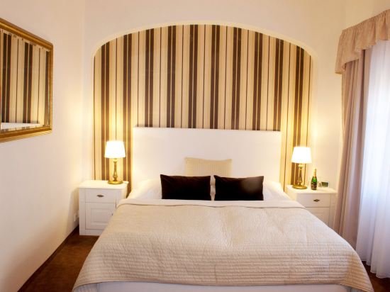 Фото Hotel U Tri Pstrosu