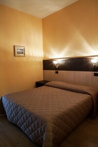 Hotel Bamby (Viale Vittorio Veneto, 18), hotel