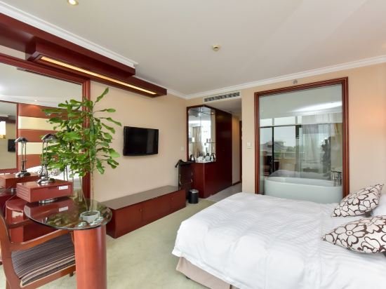 Фото Wuxi Lakeview Park Resort