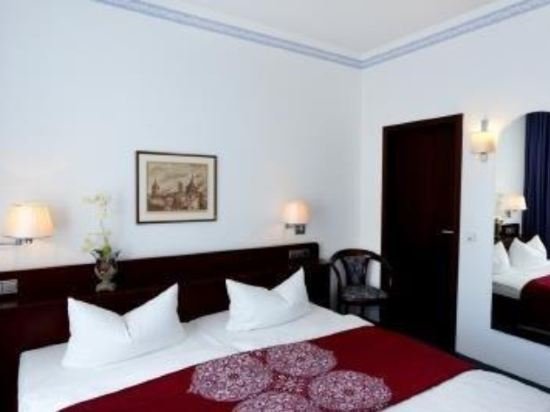 Фото Hotel Goldener Adler