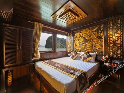 Renea Cruises Halong