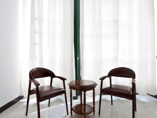 Фото Hostal Girona