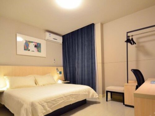 Гостиница Jinjiang Inn Wuhan Optical Valley Financial Harbour Branch в Ухане