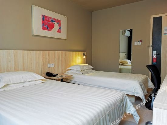 Фото Jinjiang Inn Daming Lake New Scenic Lishan Road, Jinan