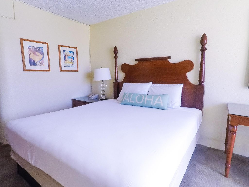 Фото Ohia Waikiki Studio Suites