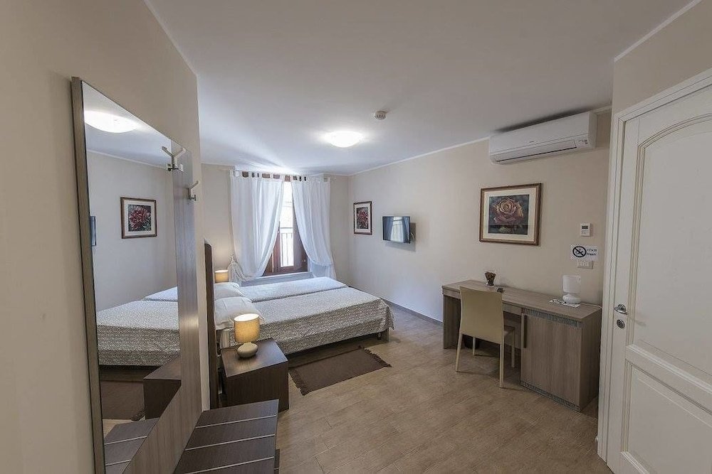 Фото Flora Hotel